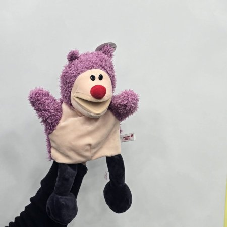 دمية مسرح أرجواني