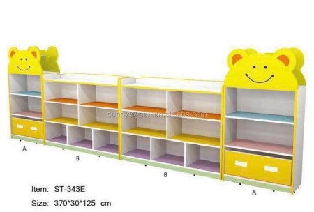 الخزانة الملونة مخصصة لتنظيم الألعاب